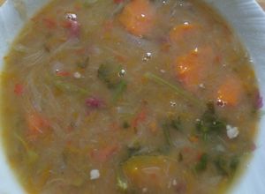 Una foto de Sopa especial de codillos y frijoles