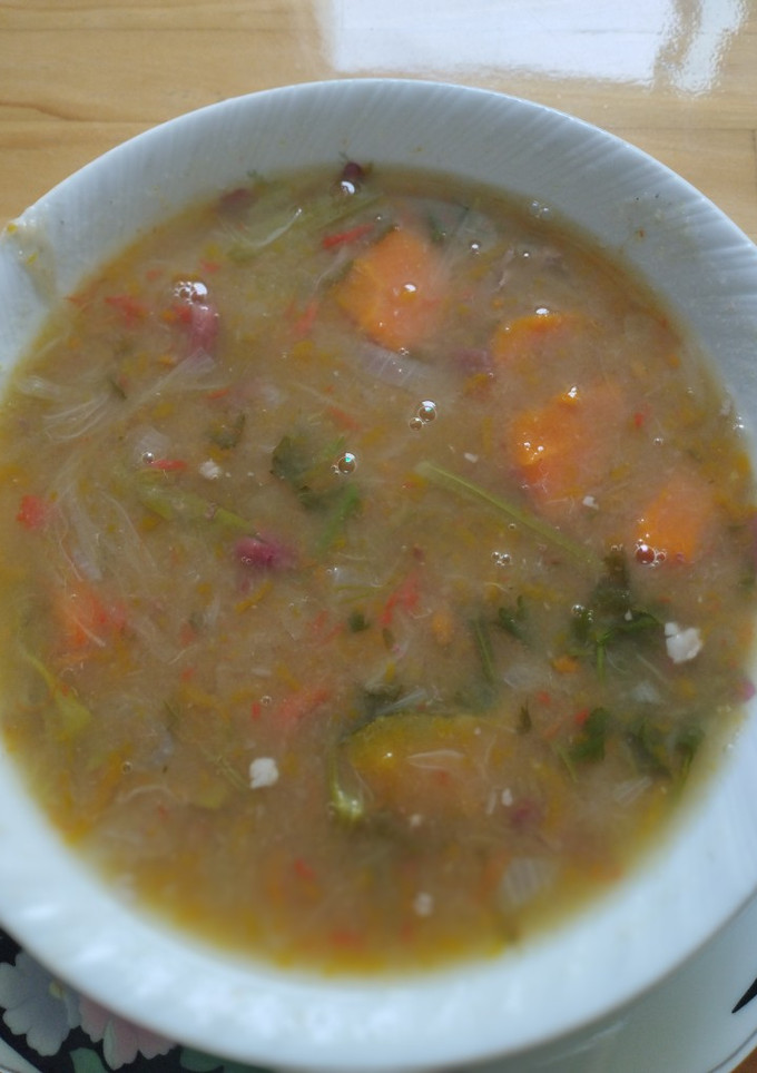 Una foto de Sopa especial de codillos y frijoles
