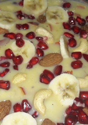 फ्रूट कस्टर्ड (Fruit custard recipe in hindi) रेसिपी मुख्य फोटो