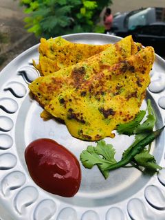 बेसन का चीला (besan ka chila recipe in hindi) रेसिपी मुख्य फोटो