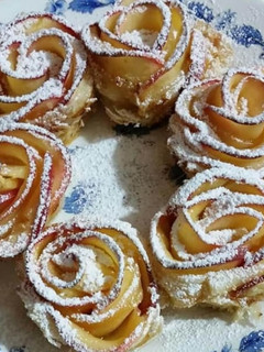 Foto di Rose di pasta sfoglia e mele
