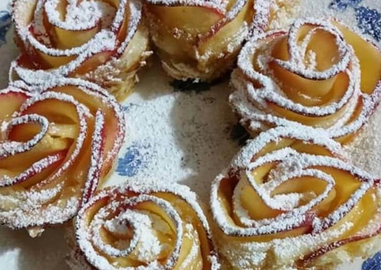 Rose di pasta sfoglia e mele