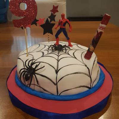  Torta de cumpleaños Spider-Man Receta de Graciela Olivares