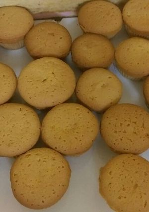 A picture of Lemon and orange cupcakes#cupcake challenge.