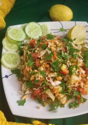 A picture of Gondhoraj Lemon dressing Salad.