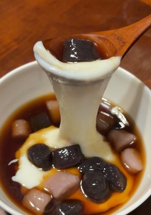 A picture of MeetFresh-ish dupe! Stretchy mochi milk dessert :).
