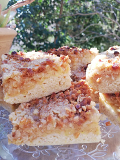 A picture of Apple Streusel (sheet cake).