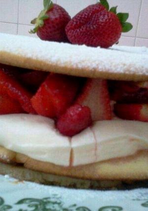Una foto de Sable con frutillas