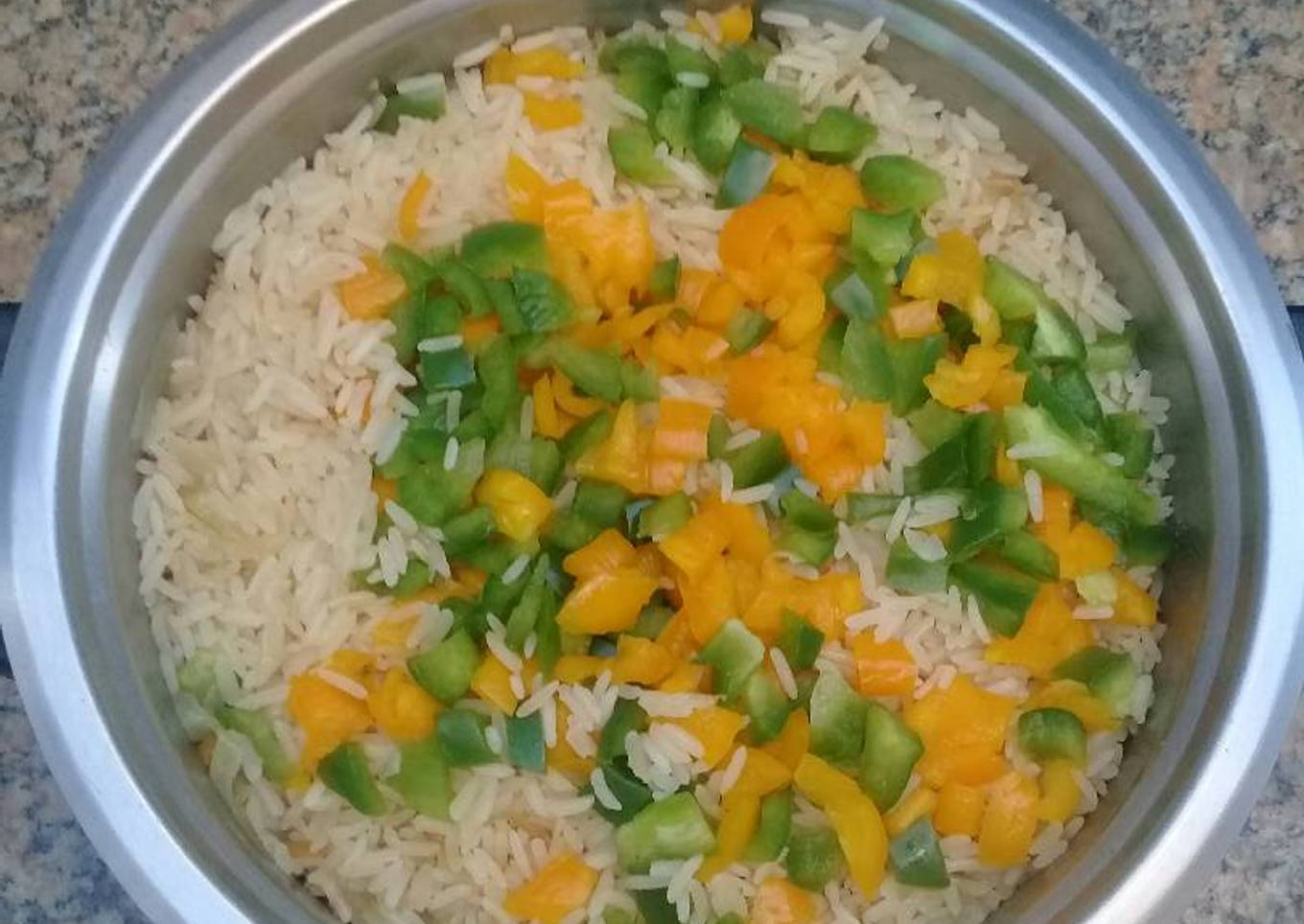 Steamed rice with peppers
