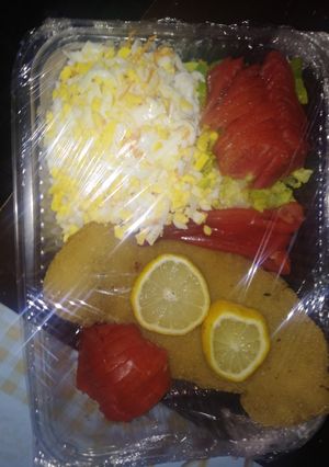 Una foto de Mila con una ensaladita mixta