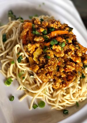 A picture of Chicken bolognese sauce.