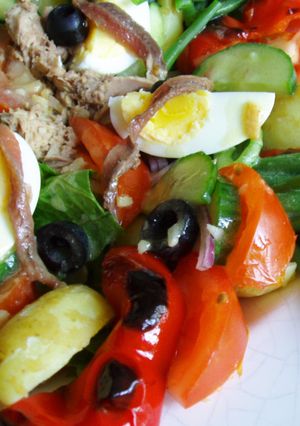 A picture of Salade Niçoise.