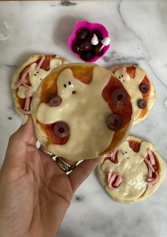 Una foto de Mini pizzas de fantasma para lonchera