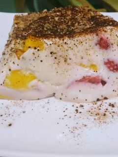 Una foto de Postre tipo natilla con frutas