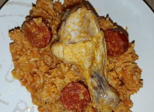 Une photo de Riz à l’espagnole au poulet et au chorizo