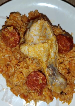 Une photo de Riz à l’espagnole au poulet et au chorizo