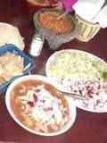 Pozole de pollo y salsa de cacahuates 😋