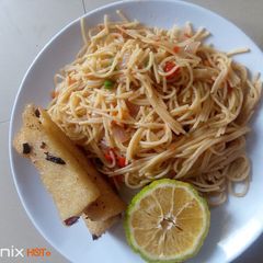 A picture of Fried spaghetti.