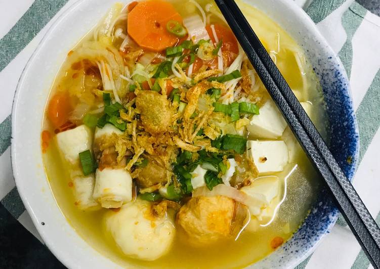 Noddles Soup w/ seafood Balls