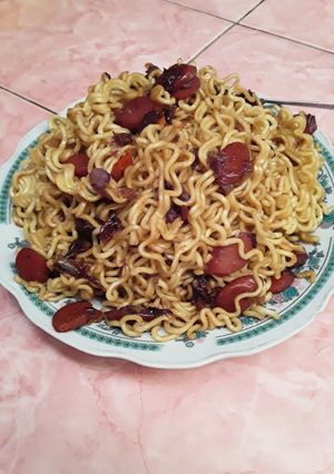 Foto resep Mie burung dara goreng sosis simple