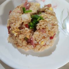 Ham Fried Rice (ハムチャハン) A picture of Ham Fried Rice (ハムチャハン).