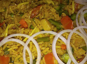 A picture of Mumbai style veg tava pulav.