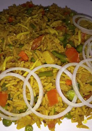 A picture of Mumbai style veg tava pulav.