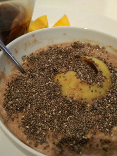 Una foto de Porridge de avena con canela y limón