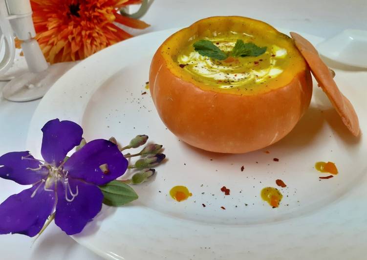 How to Prepare Quick Pumpkin soup in pumpkin bowl