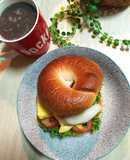 Bagel花生醬雞肉時蔬蛋