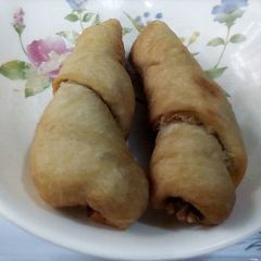 A picture of Fish Rolls.