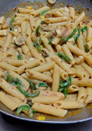 A picture of Creamy pasta.