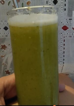 Una foto de Agua de piña con menta