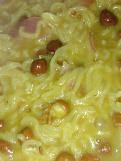 A picture of Maggi with black chana.