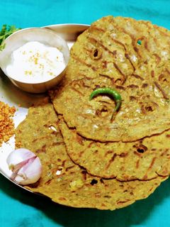 मराठवाडा रेसिपीज हुरड्याचे धपाटे (Hurdyache dhapate recipe in marathi) रेसिपी चे मुख्य फोटो