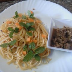 A picture of Stir fried spaghetti.