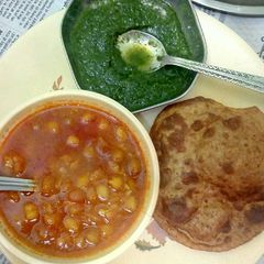 White chane with puri A picture of White chane with puri.