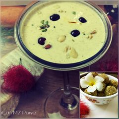 A picture of Oats coconut milk with oats,anjeer dry fruits balls (laddu).