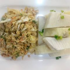 A picture of Boiled yam with egg sauce.