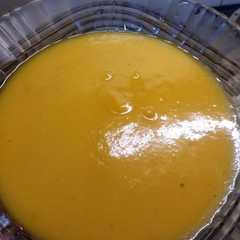 Una foto de Sopa cremosa de zapallo y papa