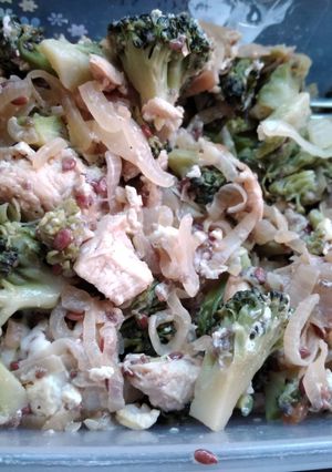 Una foto de Salteado de brócoli y pollo