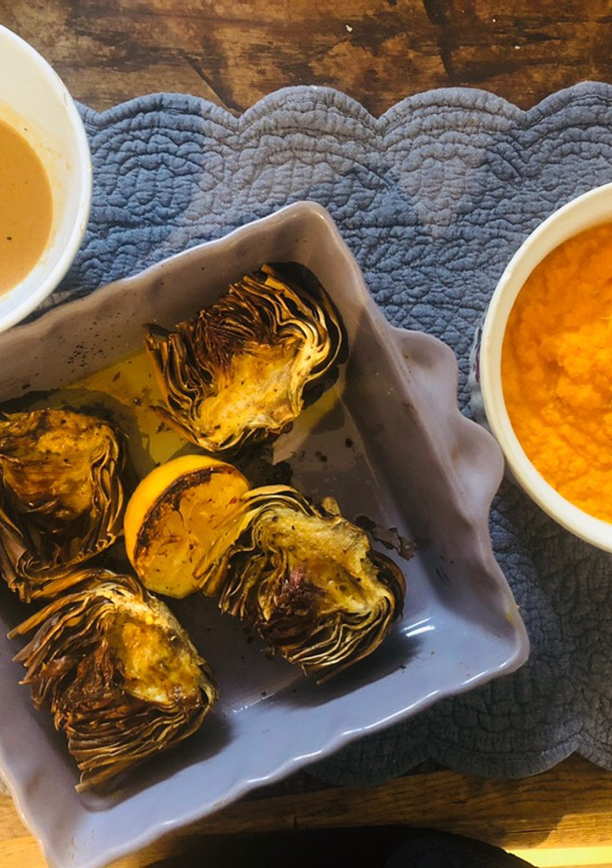 Una foto de Alcachofas al horno con salsa de mostaza