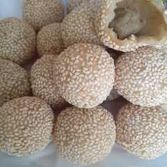 รูปของ Onde - onde isi kacang hijau kopong anti gagal (insyaaAllah)