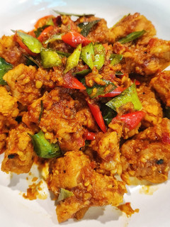 A picture of Spicy Stir-Fried Pork Ribs (Southern Yellow Curry Paste + Red Curry Paste).