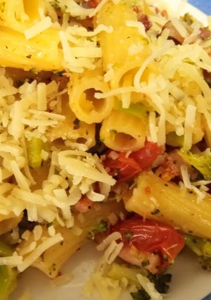 Una foto de Elicoidali con Brócoli, Bacon, Cherry y Queso