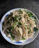 Măng tươi xào lá lốt