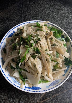 Hình của món Măng tươi xào lá lốt.