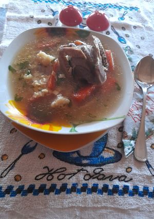 O poză a rețetei Supă de porumbel cu lășcuțe și conopidă.