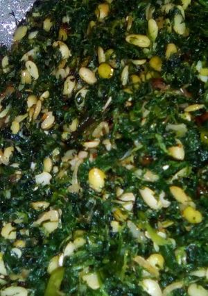 A picture of Shaag (Spinach) with beans.