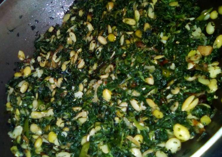 Easiest Way to Prepare Perfect Shaag (Spinach) with beans